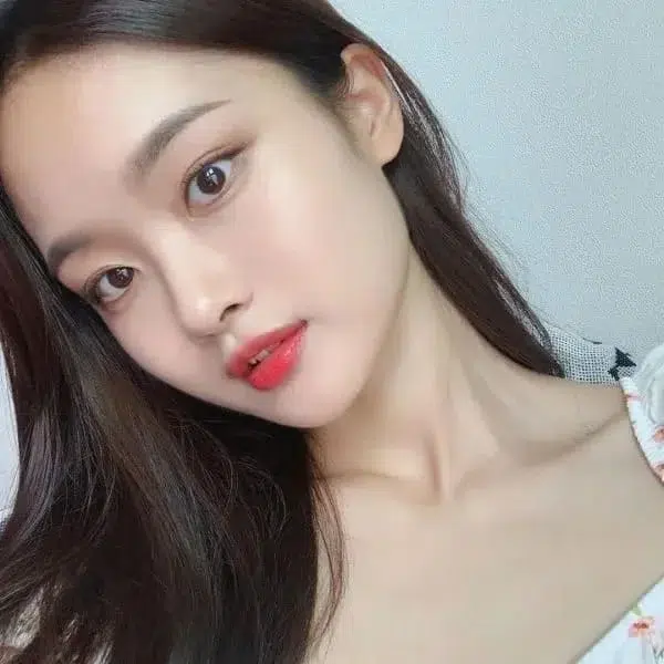 Gái dễ thương mặt mộc, nụ cười rạng rỡ