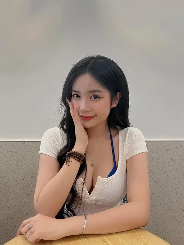 Ảnh gái xinh sexy với nụ cười gợi cảm