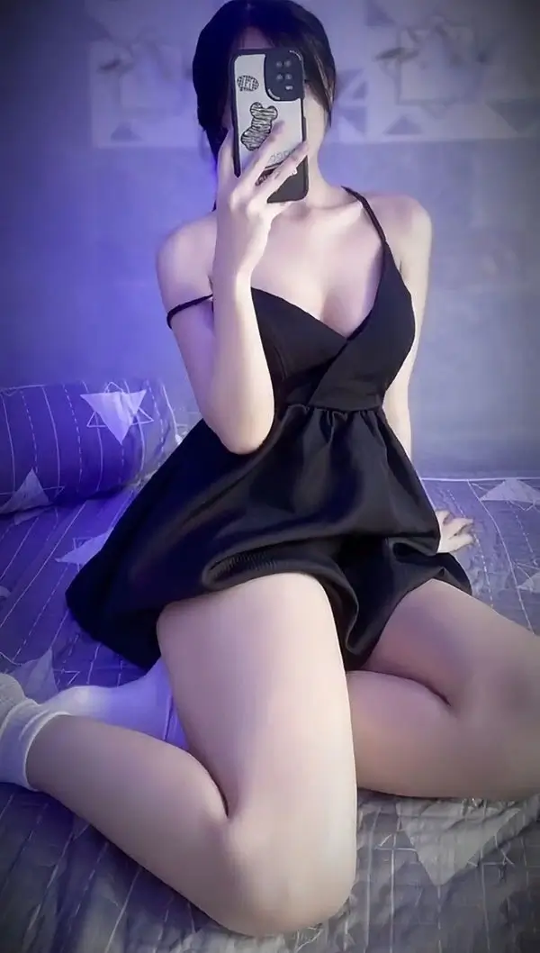Hình nền cô gái trending gợi cảm