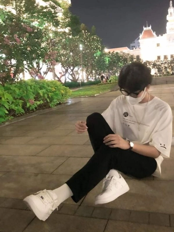 Trai đẹp che mặt theo phong cách cool ngầu hiện đại