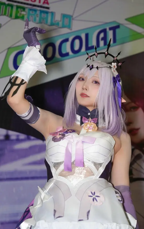 Cosplay anime vú khủng lồn hé dâm đãng
