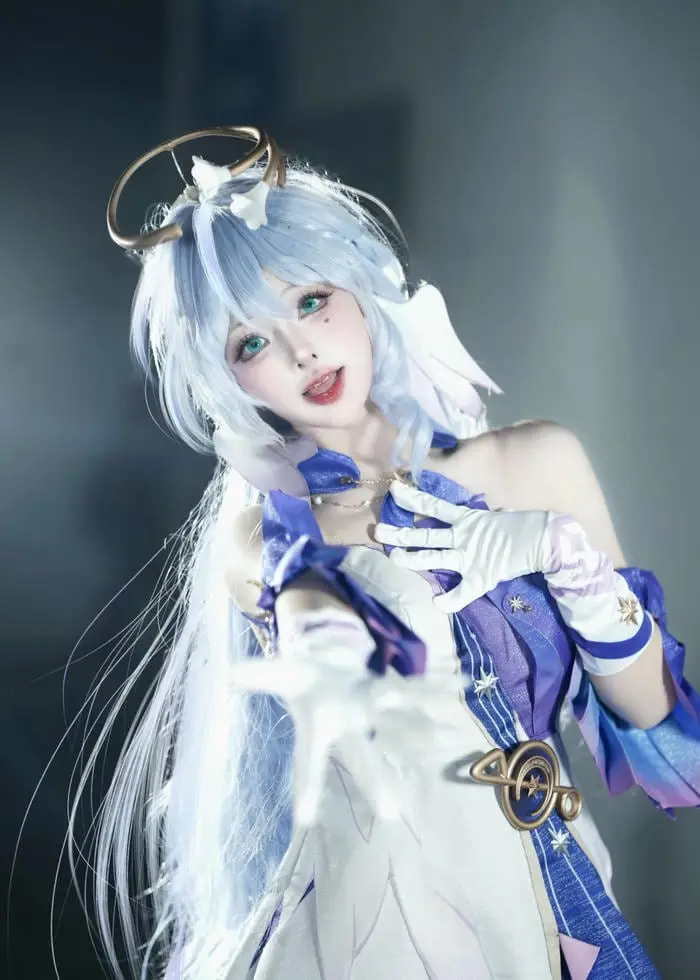 Cosplay anime xinh đẹp vẻ ngoài ngọt ngào của nàng tiên cá quyến rũ