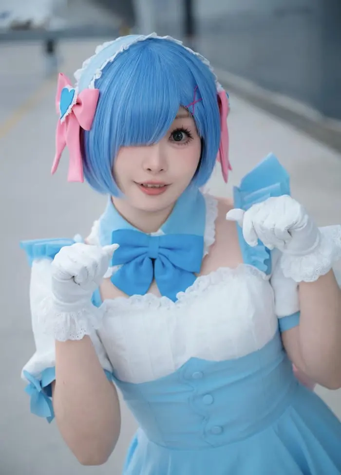 Cosplay anime rem xinh đẹp hình ảnh nhân vật hoạt hình dễ thương