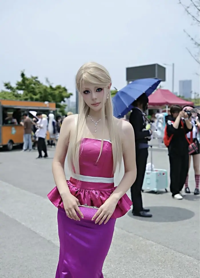 Cosplay anime nữ xinh đẹp vẻ ngoài lộng lẫy như nhân vật hoạt hình