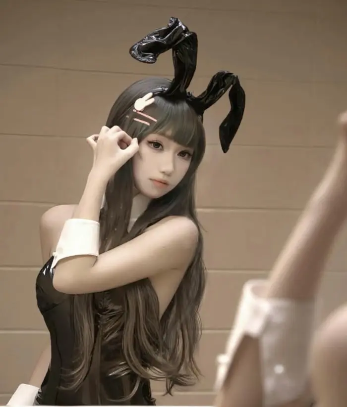 Cosplay anime xinh đẹp vẻ ngoài quyến rũ của nhân vật hoạt hình