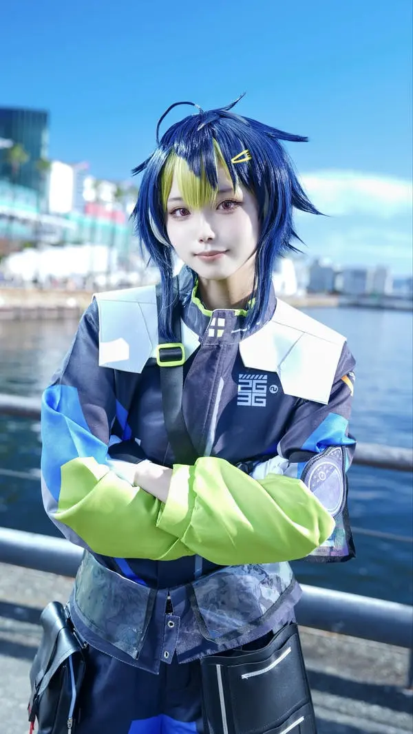 Em cosplay anime nứng lồn khoanh tay dâm