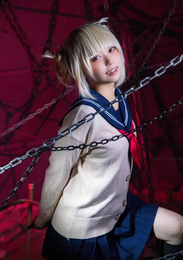 Toga cosplay anime xích buột lồn dâm ướt nhẹp
