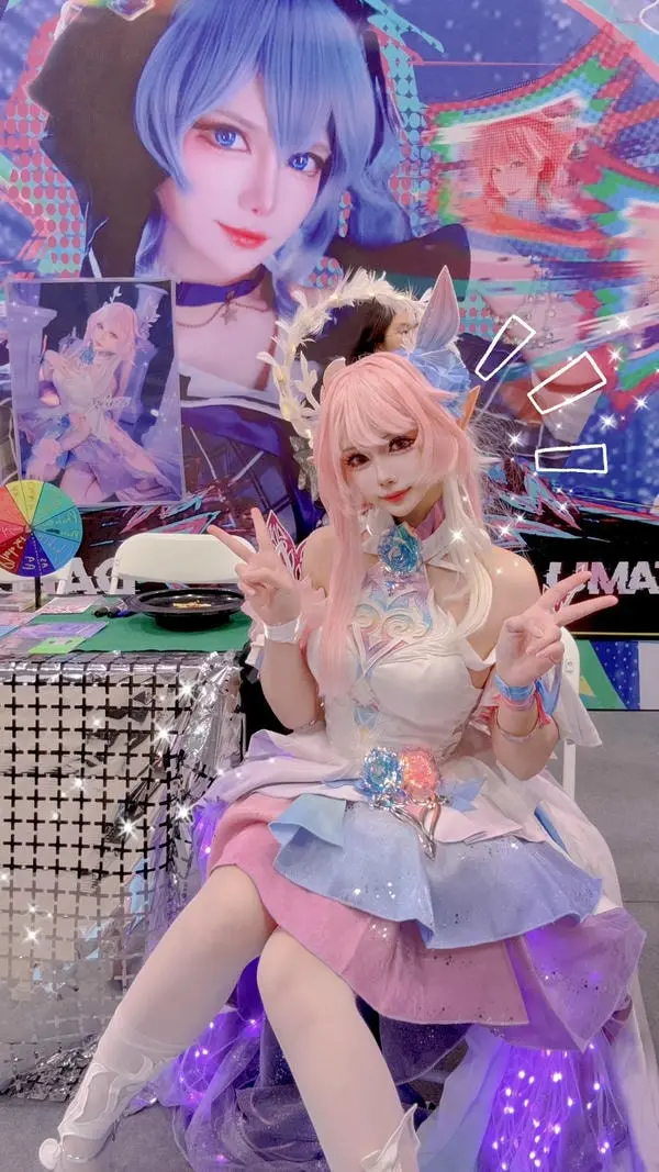 Coser anime váy ngắn lồn hồng dâm đãng