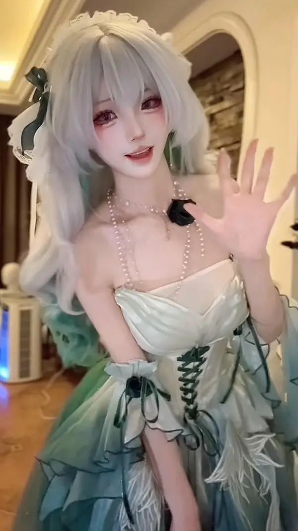 Gái cosplay anime vẫy lồn ướt mời đụ