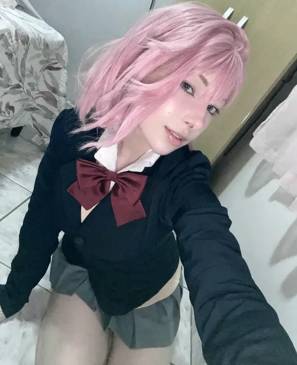 Cosplay anime nữ sinh quỳ lộ lồn dâm