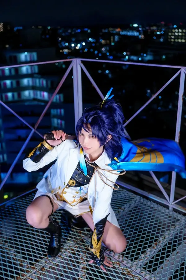 Cosplay anime ngồi xổm phơi lồn cầm kiếm đêm khuya