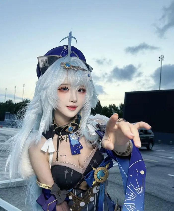Ảnh cosplay anime tuyệt đẹp với nhân vật trong game biến hình sống động
