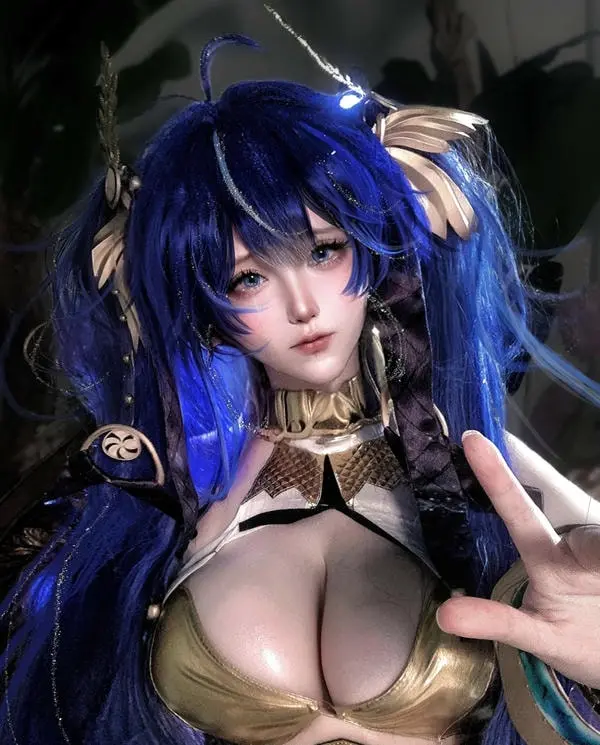 Gái cosplay anime vú bự lồn ướt pose dâm