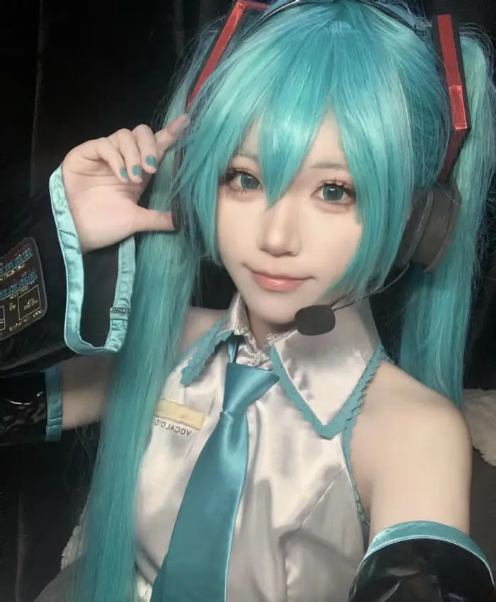 Cosplay anime xinh đẹp hóa thân nhân vật hoạt hình nu đầy quyến rũ