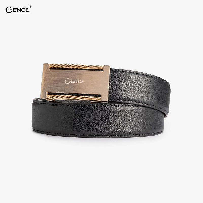 Phối giày hoặc Sneaker cùng áo khoác da