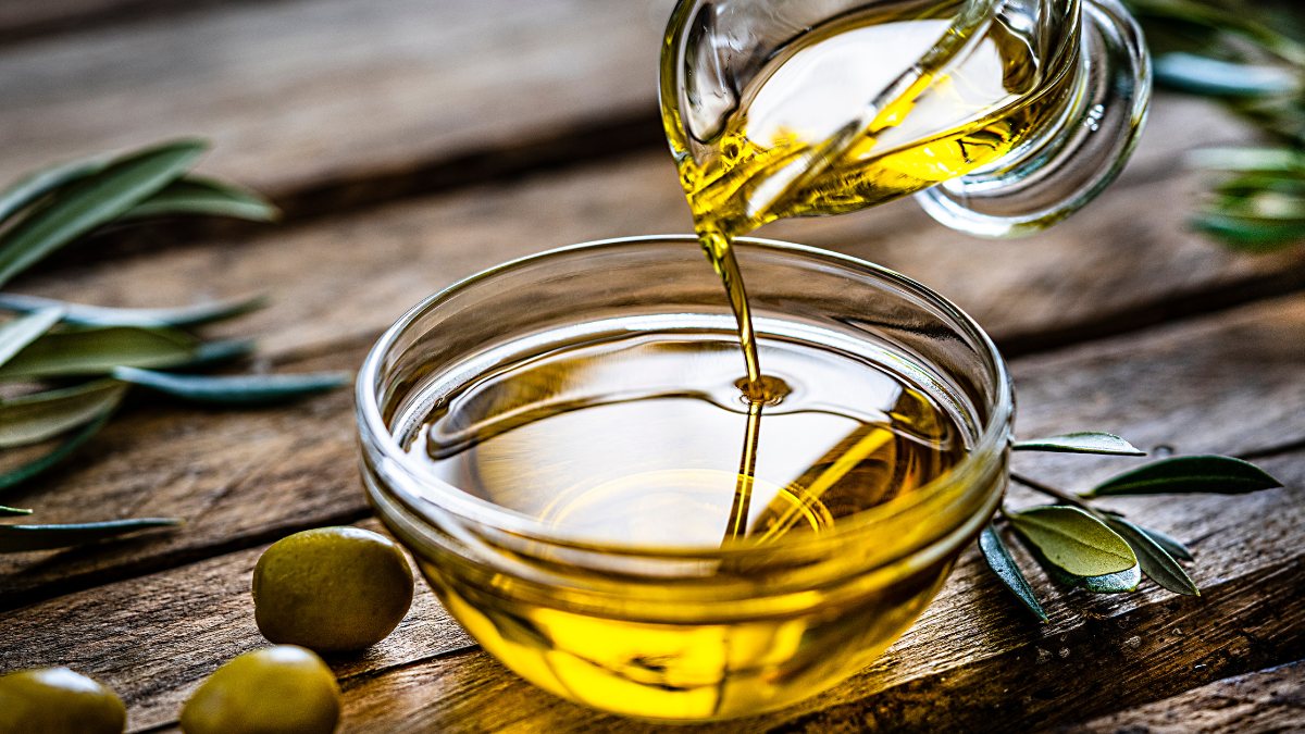 Cạo râu tại nhà với dầu oliu