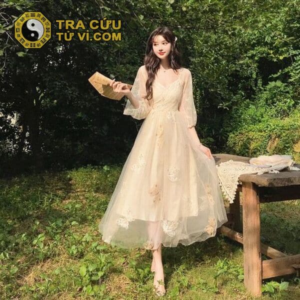 Quý được xem như chị em của nước, mang hình tượng của người con gái nhẹ nhàng, thanh khiết