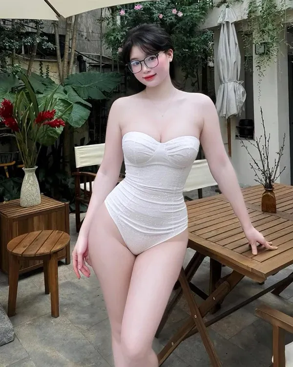 Loạt ảnh gái 2k4 kiêu sa trong bikini