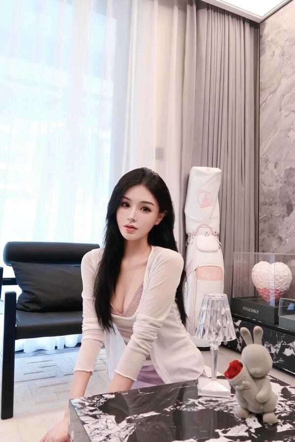 gái xinh show vú bự