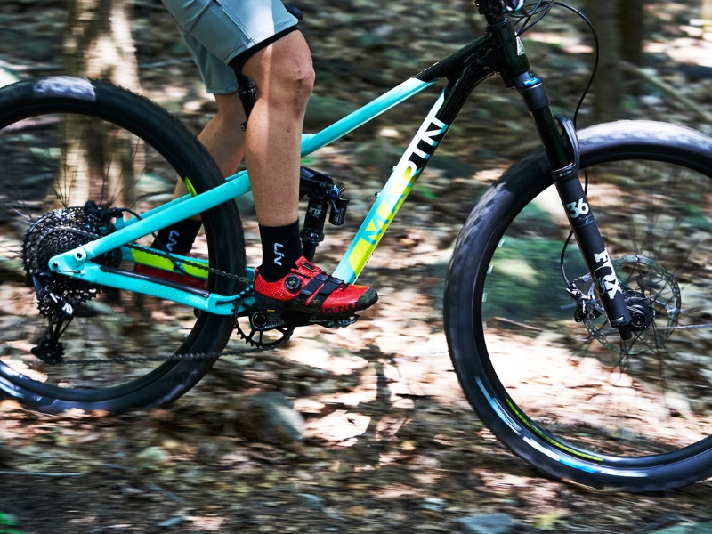 Giày MTB thiết kế theo công thái học giúp bạn tự tin hơn khi chinh phục địa hình