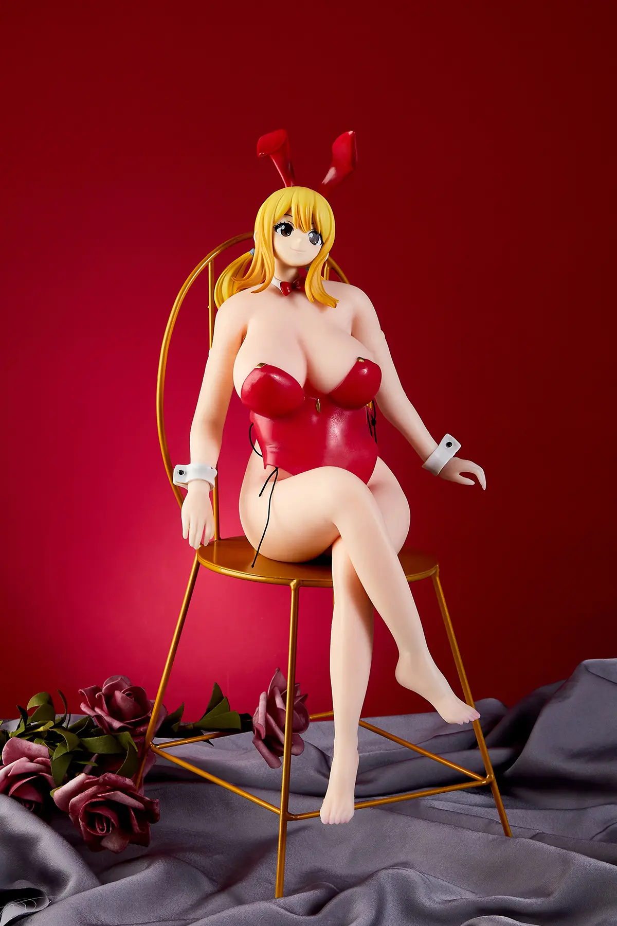 Ảnh lucy heartfilia hentai bunny girl đỏ gợi cảm còng tay tai thỏ ngồi ghế