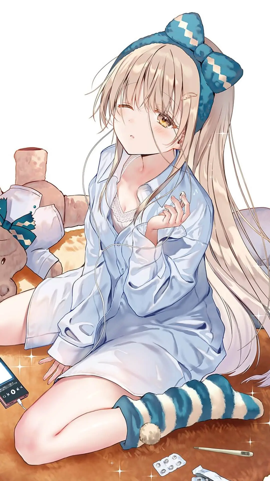 Hình ảnh hentai shiina mahiru mặc áo ngủ hở ngực ngồi nghe nhạc trên sàn nhà