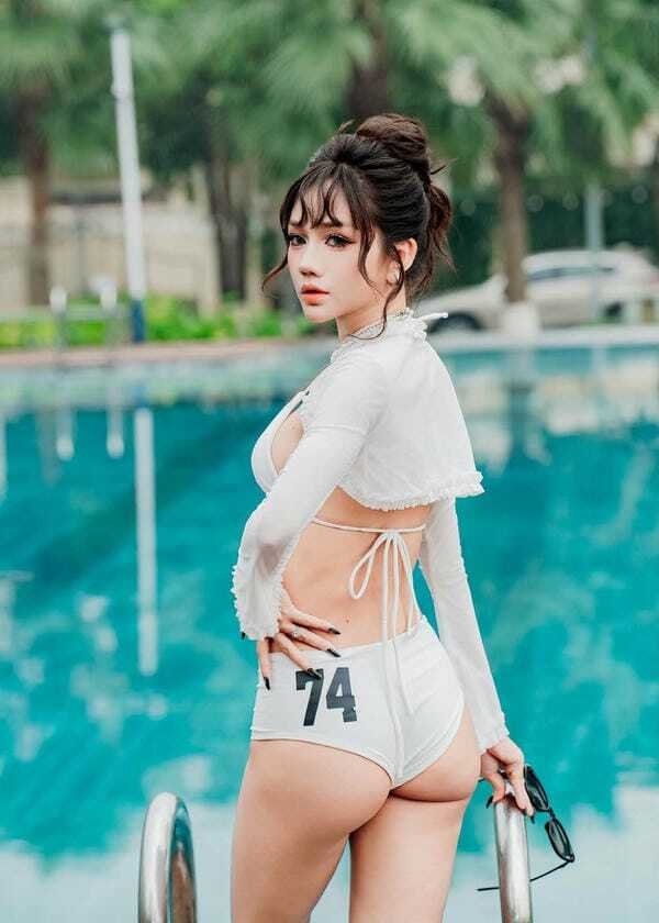 Gái cởi đồ da hồng hào cực kỳ sexy
