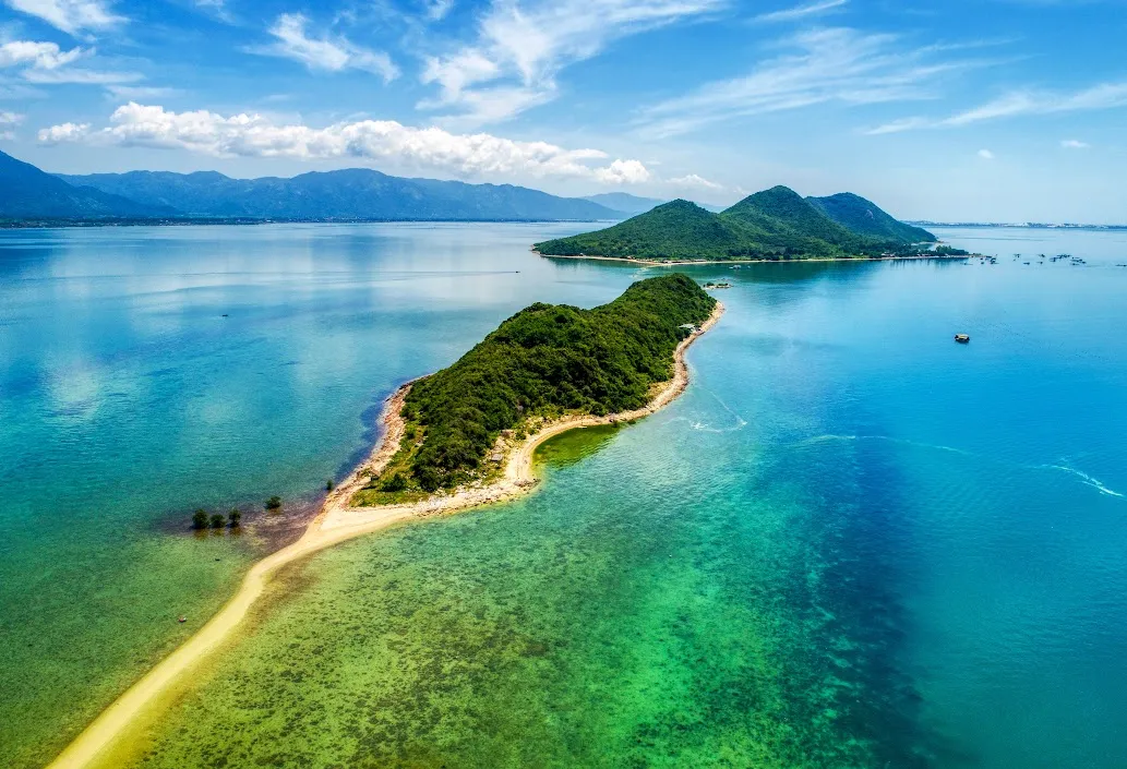 dao-diep-son-voi-con-duong-di-bo-giua-bien-ky-thu-ra-sao