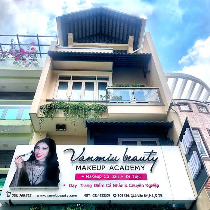 biển hiệu trang điểm makeup