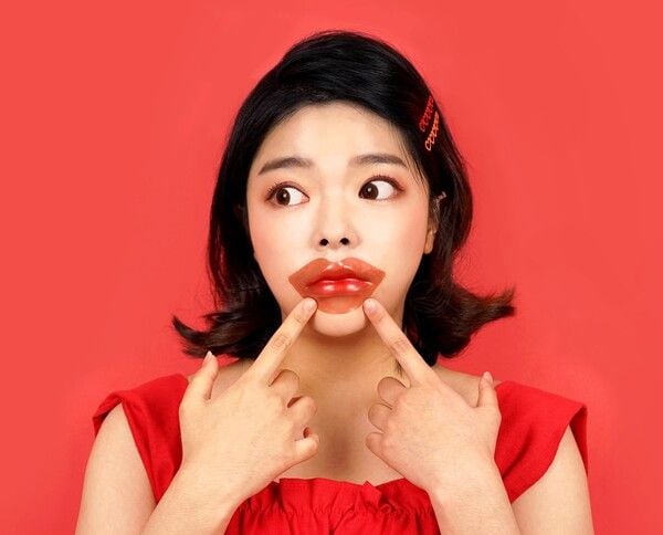 Mặt nạ môi có nhiều dạng như gel, cream hoặc mask