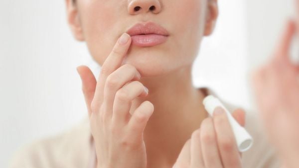 Một số mặt nạ môi có thể loại bỏ tế bào chết
