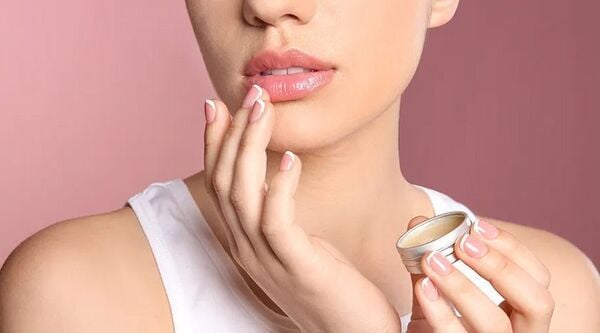 Mặt Nạ Môi Là Gì? “Bỏ Túi” 5 Mặt Nạ Môi Được Các Tín Đồ Làm Đẹp Ưa Chuộng