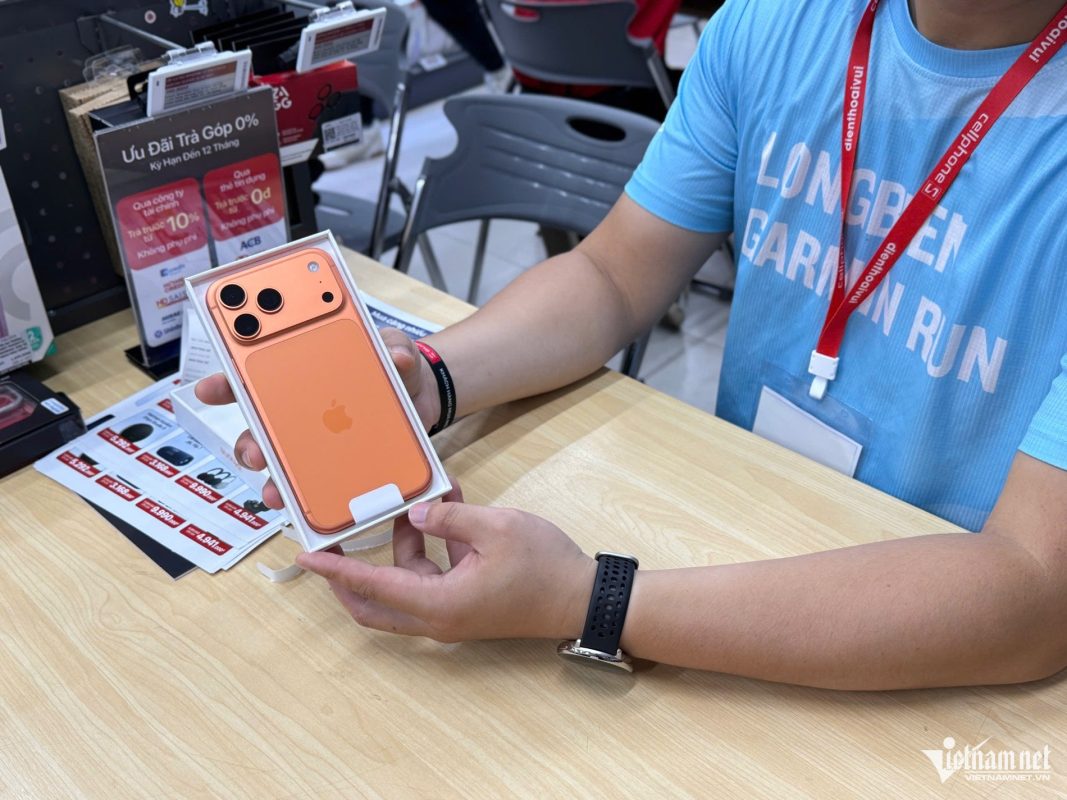 Dân Trung Quốc 'phát cuồng' vì iPhone 17 màu cam