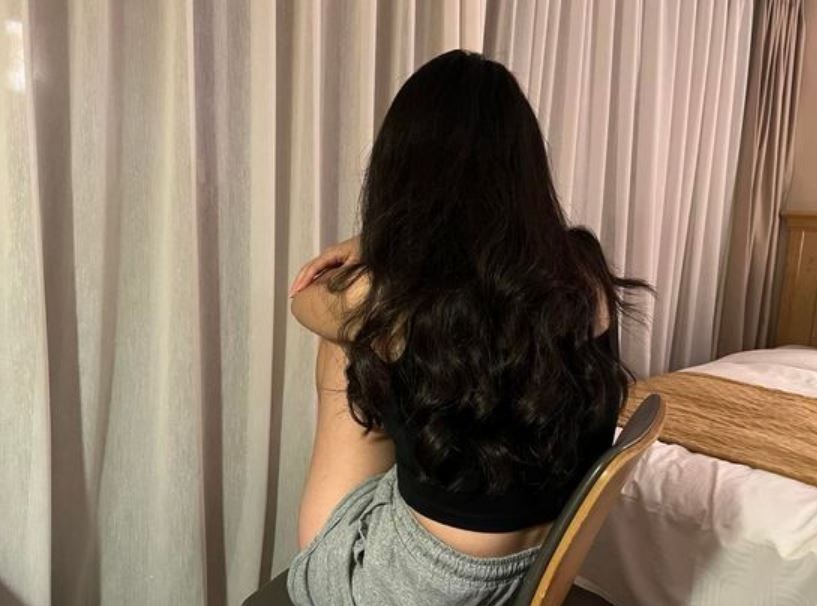 Tin lời thầy cúng, cô gái cởi đồ để "trừ tà" rồi bị xâm hại, gia đình chờ ngoài cửa suốt 3 giờ không hay biết