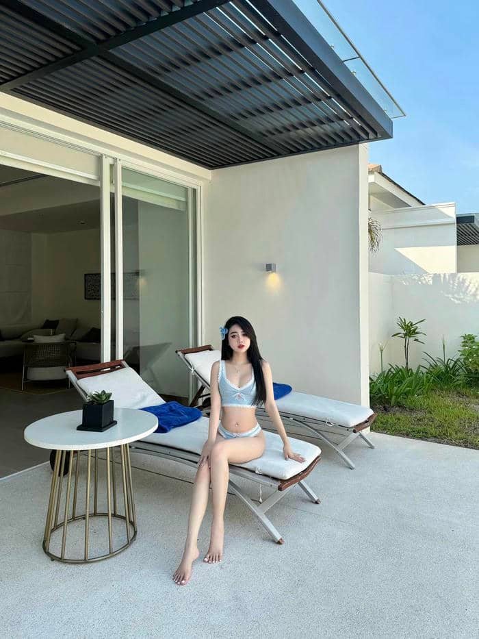 xem ảnh Lê Kim Loan bikini sexy cuốn hút người xem