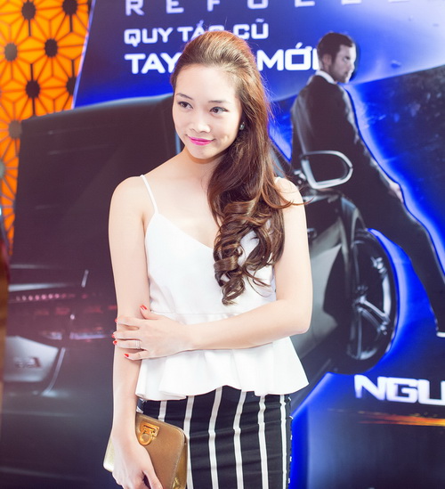 Nhật Tinh Anh đi xem phim cùng bạn gái lâu năm - 5