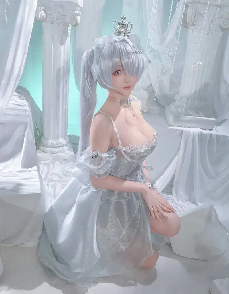 Cosplay nữ vương dâm lồn ướt vú bự quỳ liếm