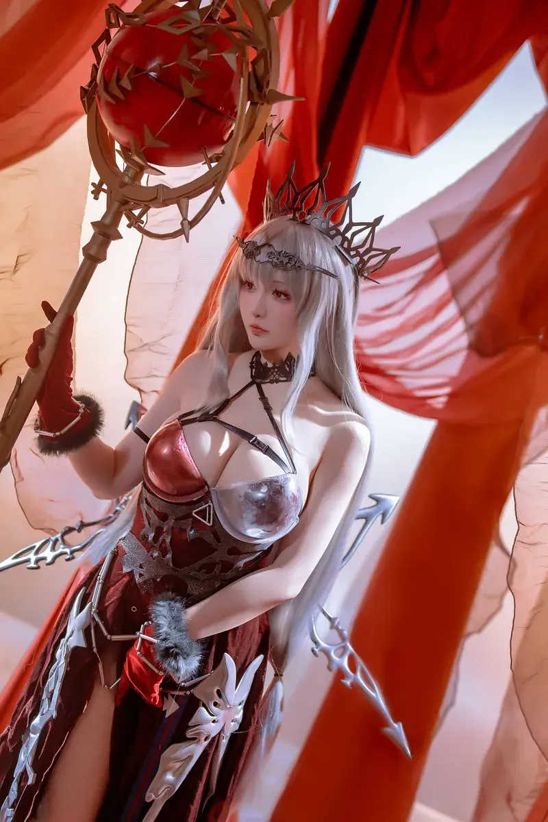 Cosplay nữ quỷ vú bự lồn ướt cầm trượng