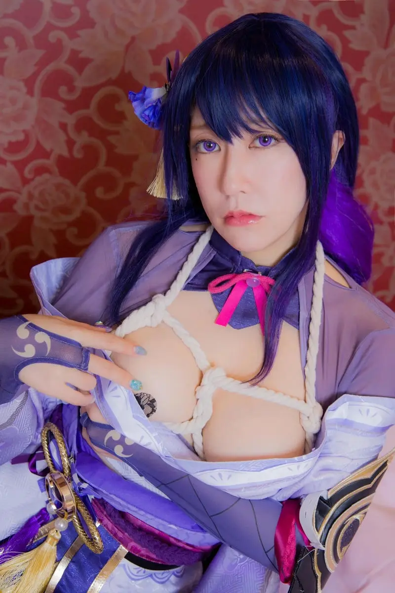 Cosplay ngực lớn gợi cảm vẻ đẹp hình thể trong tạo hình nhân vật