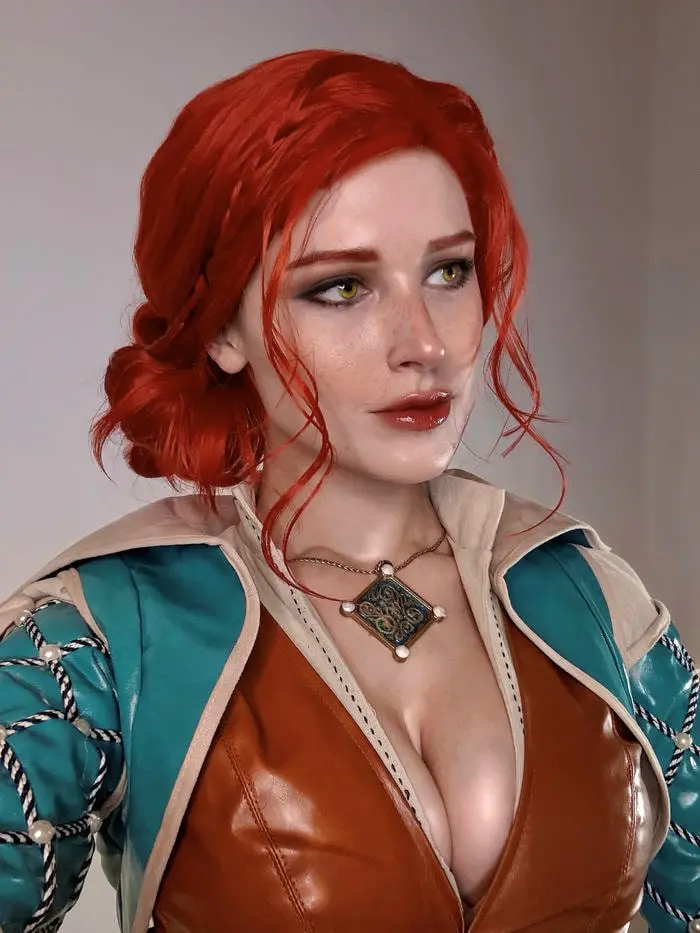 Cosplay yennefer vú bự nứng lồn