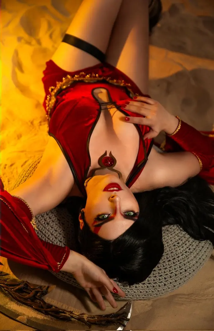 Cosplay vú bự ưỡn ngực dâm dục trên cát nóng