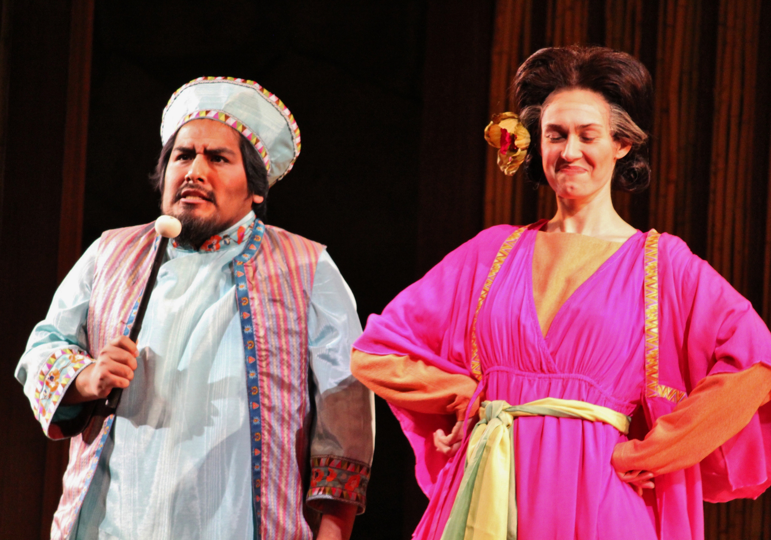 Lý Trưởng (Jeremy Gussin) - Vợ Mõ (Christa Ruiz). Photo: Anvi Hoàng.