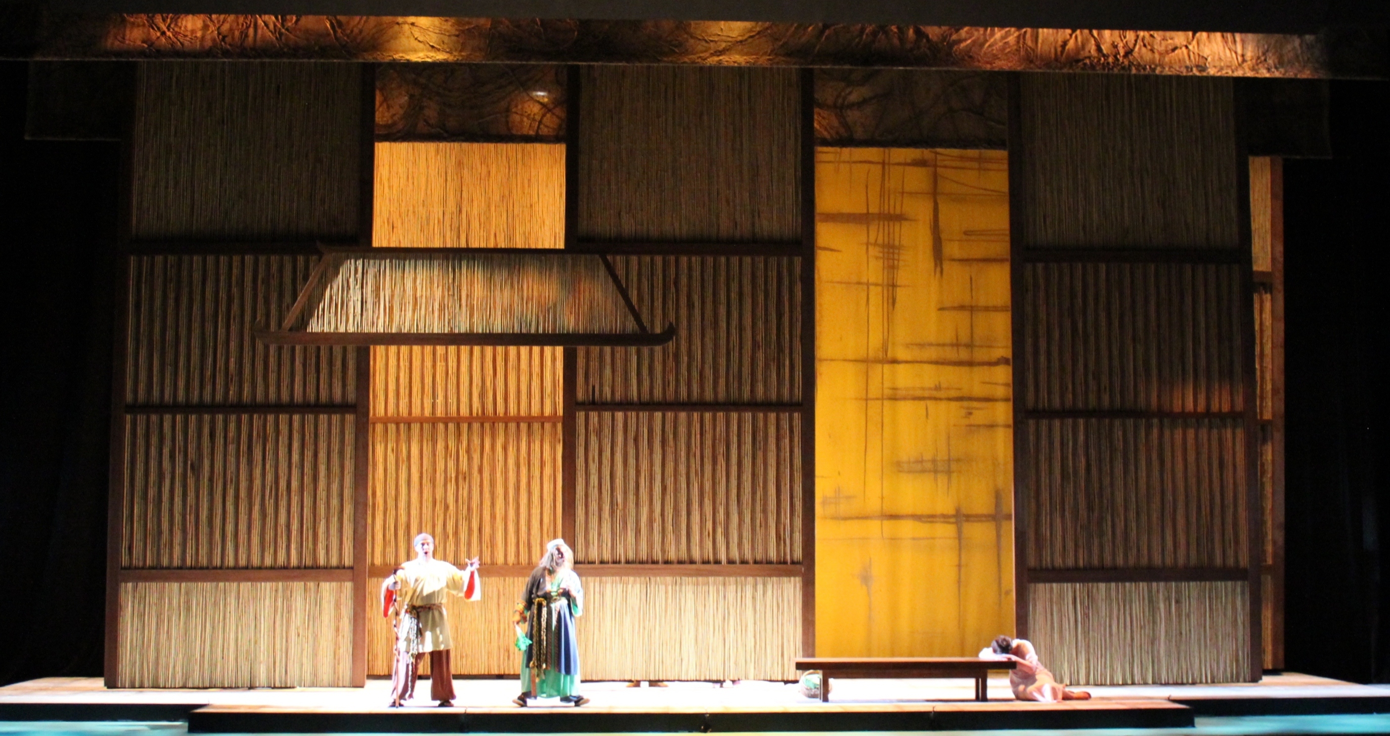Trong nhà - In the house: Mãng Ông - Sùng Ông - Thị Kính. Photo: Anvi Hoàng.