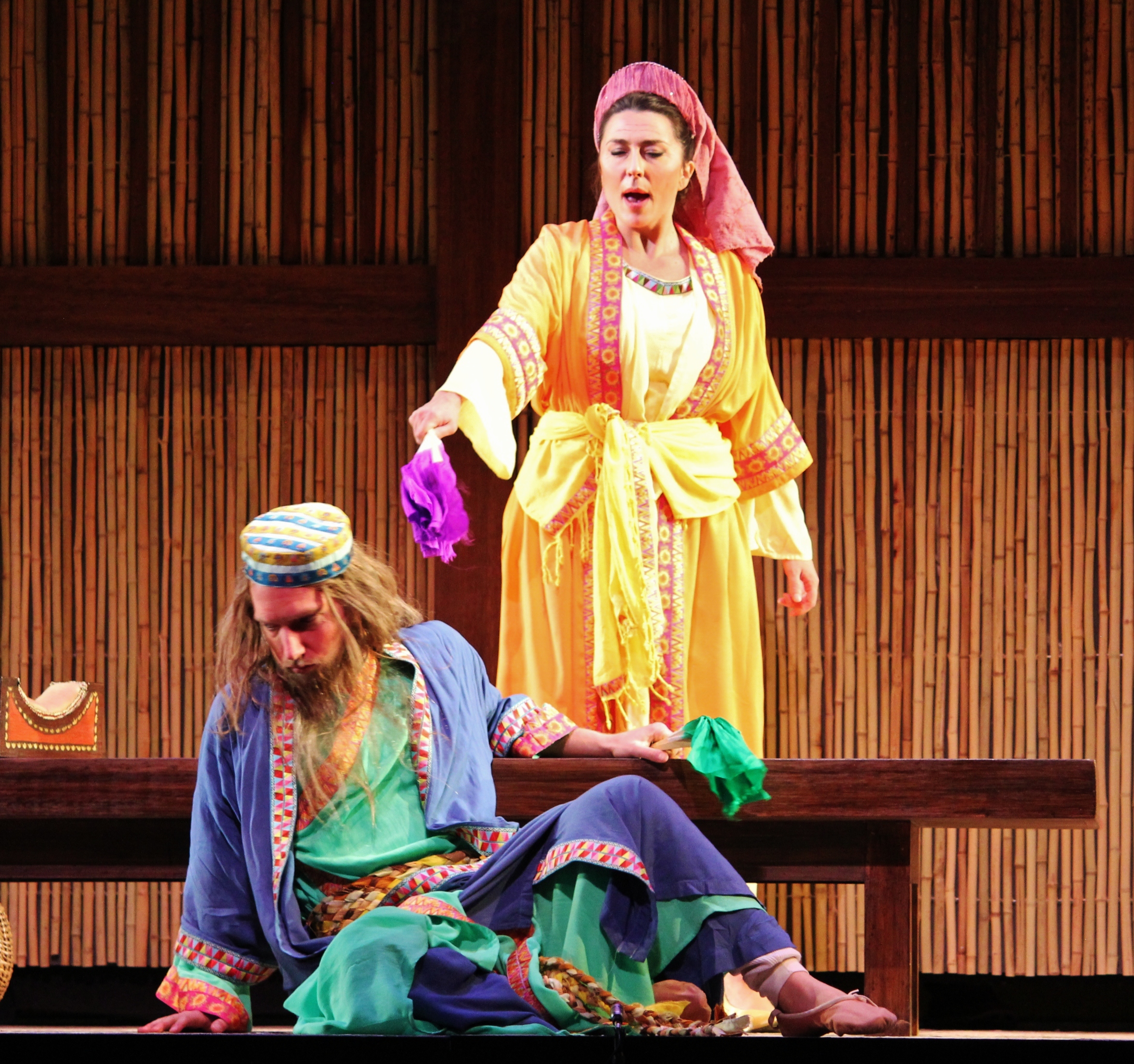 Sùng Bà (Julianne Park) - Sùng Ông (Daniel Lentz). Photo: Anvi Hoàng.