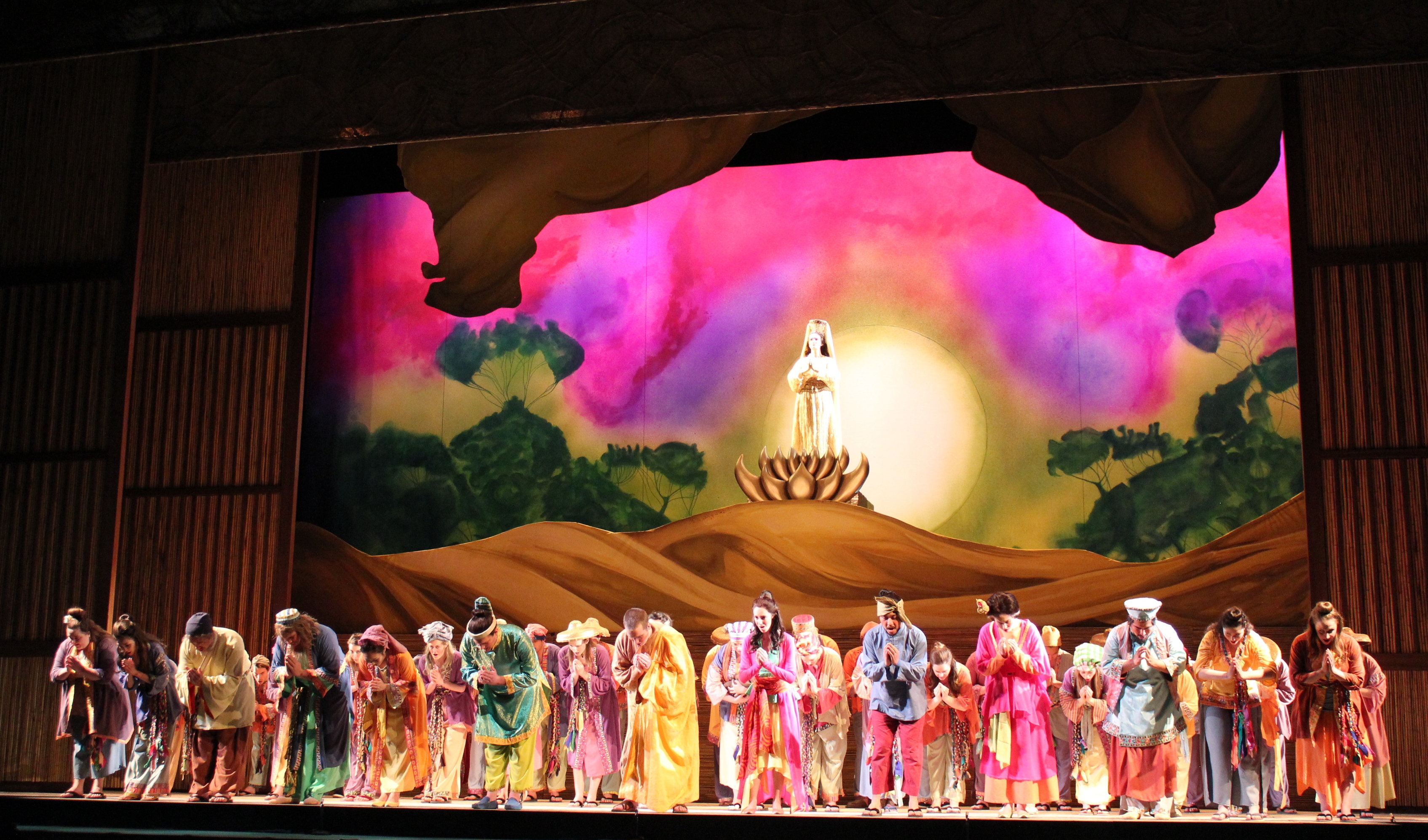 Cảnh thăng hoa - The finale scene. Photo: Anvi Hoàng.