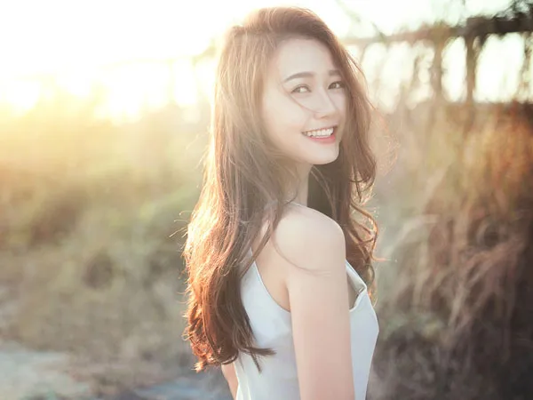 25-bai-tho-ve-nu-cuoi-hay-nhat-chua-dung-nhieu-cam-xuc-13-voh