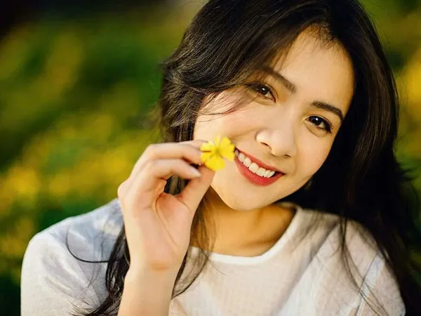 25-bai-tho-ve-nu-cuoi-hay-nhat-chua-dung-nhieu-cam-xuc-19-voh
