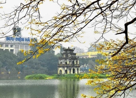 Lối xưa xe ngựa hồn thu thảo...