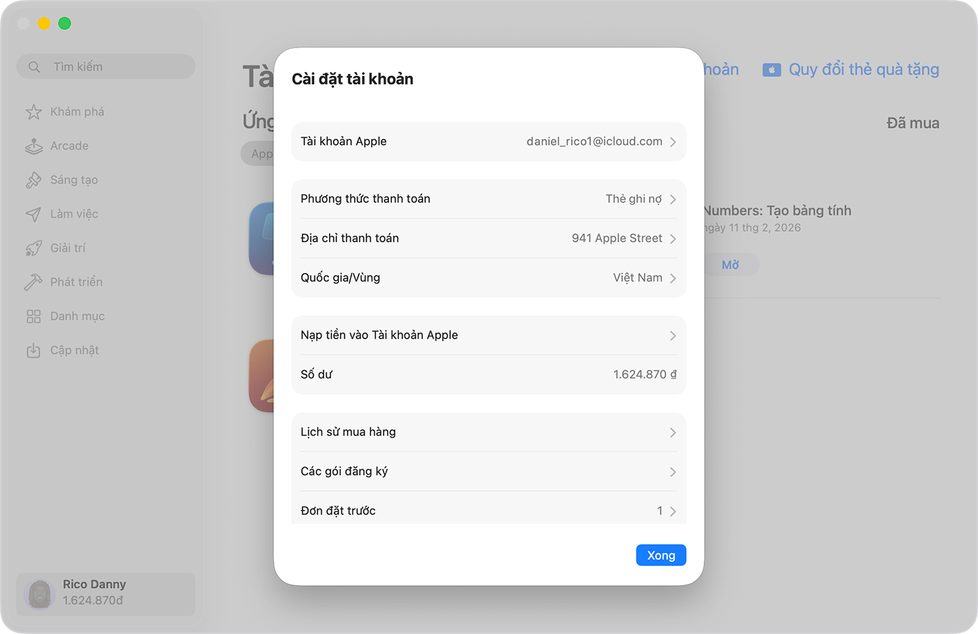 Một máy Mac hiển thị màn hình Cài đặt tài khoản trong App Store trên macOS Tahoe 26. Để nạp tiền vào Tài khoản Apple, hãy nhấp vào Nạp tiền vào tài khoản.