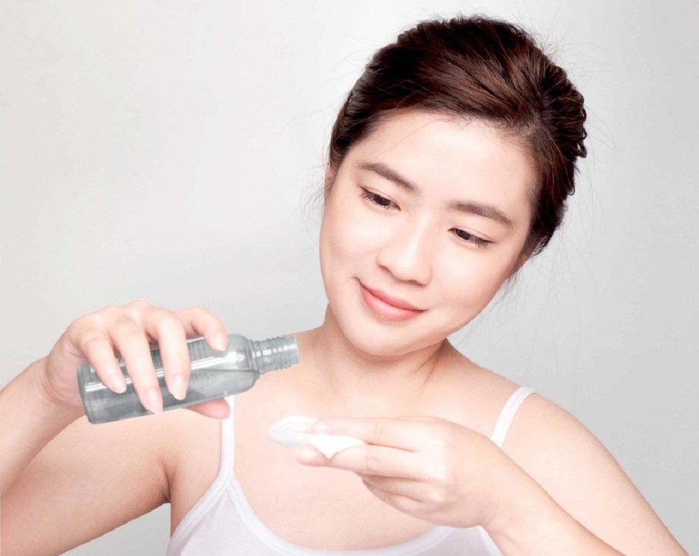 Chúng ta nên sử dụng toner ngay sau khi rửa mặt